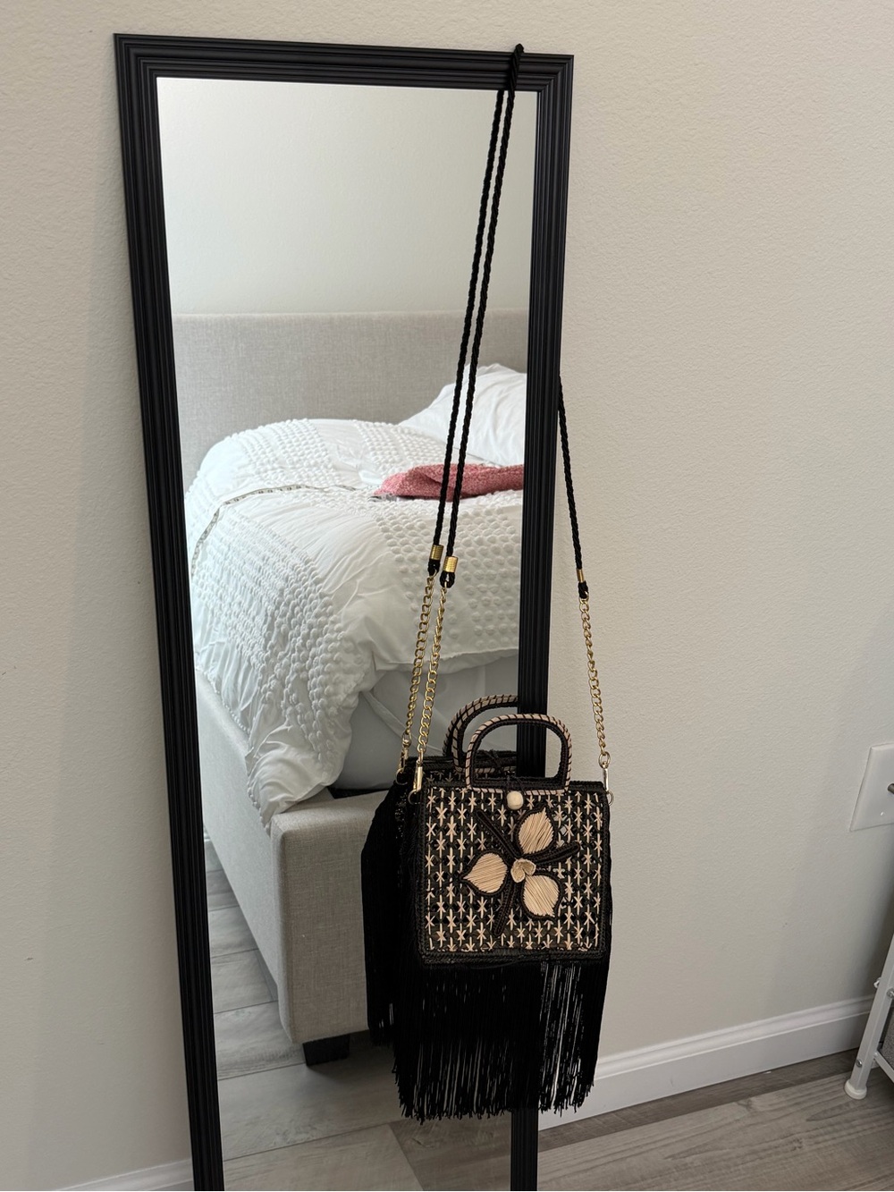 Gorgeous Woven Straw Flower Floral Fringe Bag Black Trendy - Picture 4 of 10